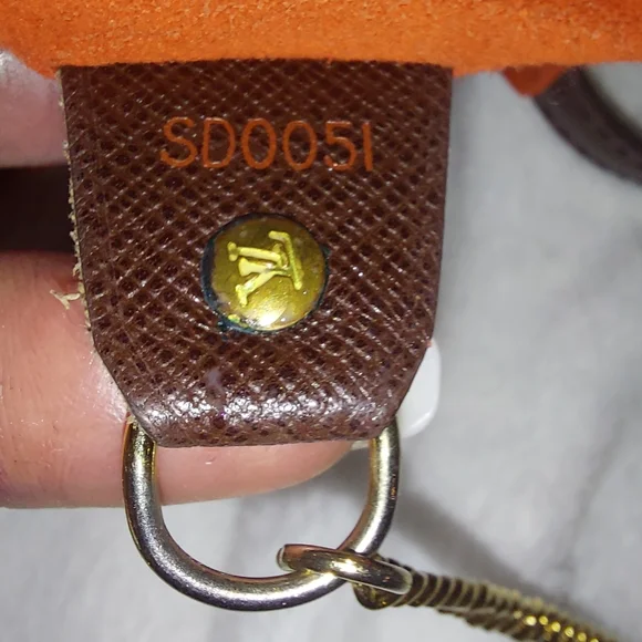 Louis Vuitton Marais Damier Bucket Bag - Picture 6 of 13